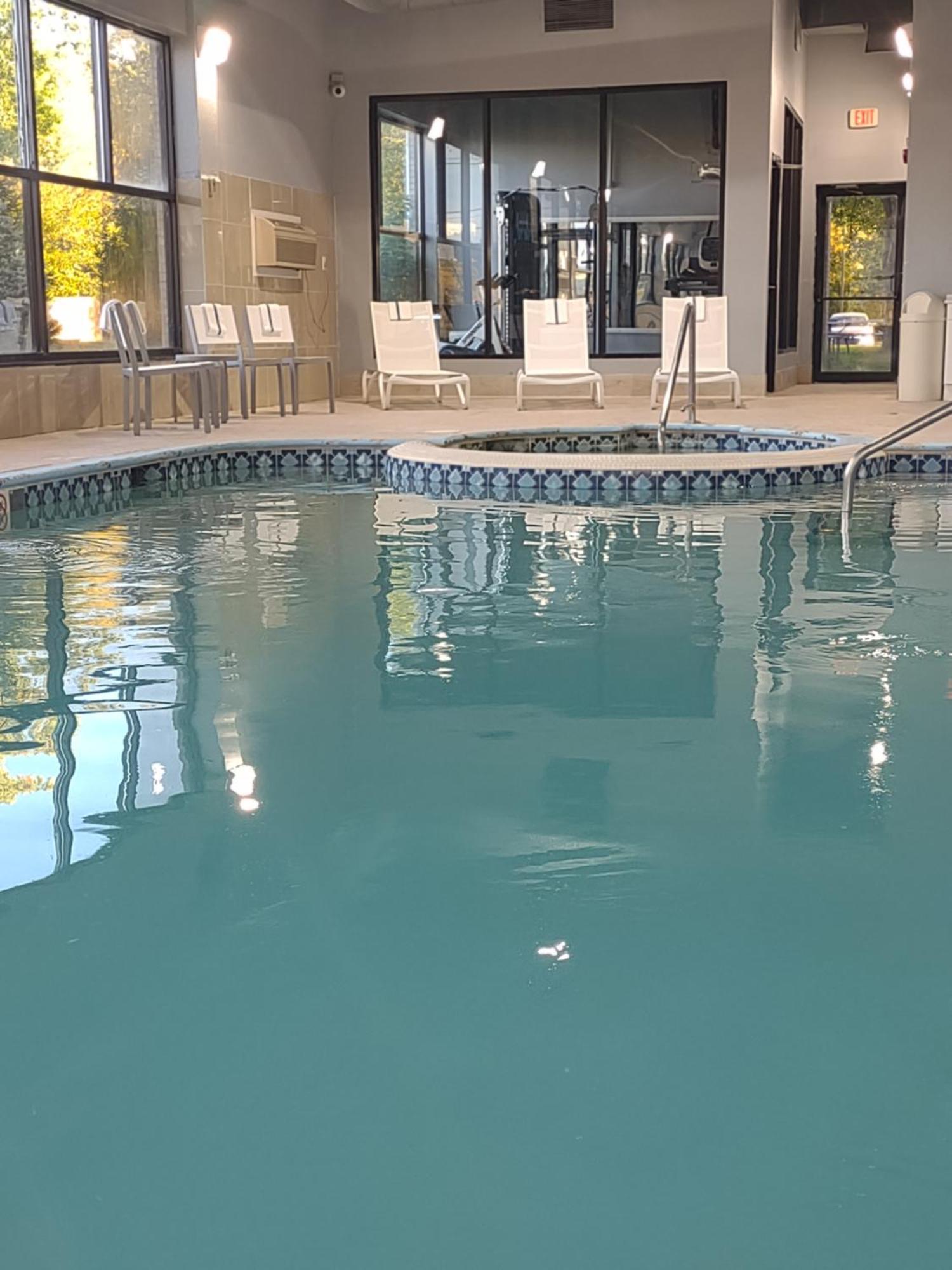 Baymont By Wyndham Flat Rock Hotel Exterior foto