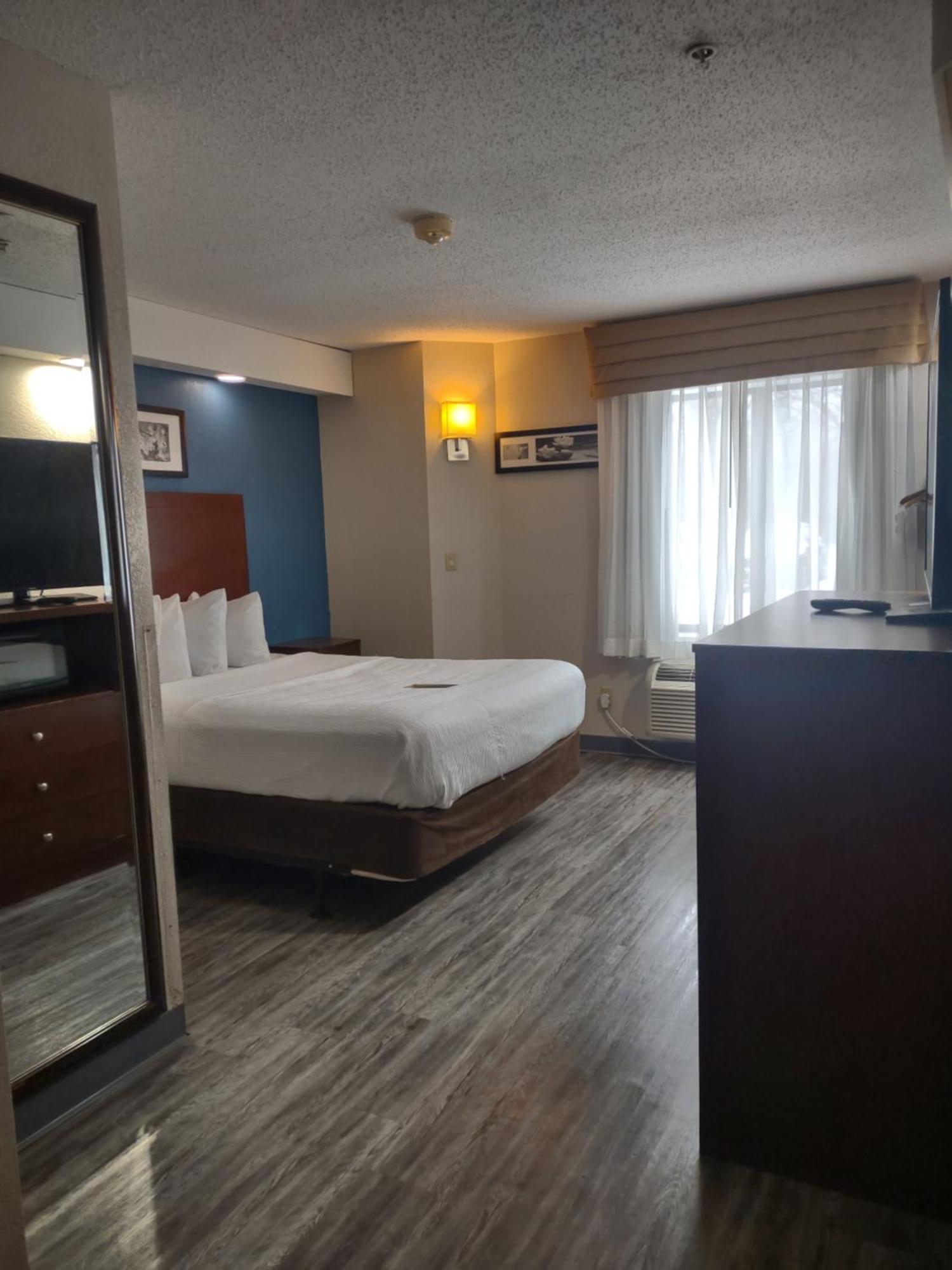 Baymont By Wyndham Flat Rock Hotel Exterior foto