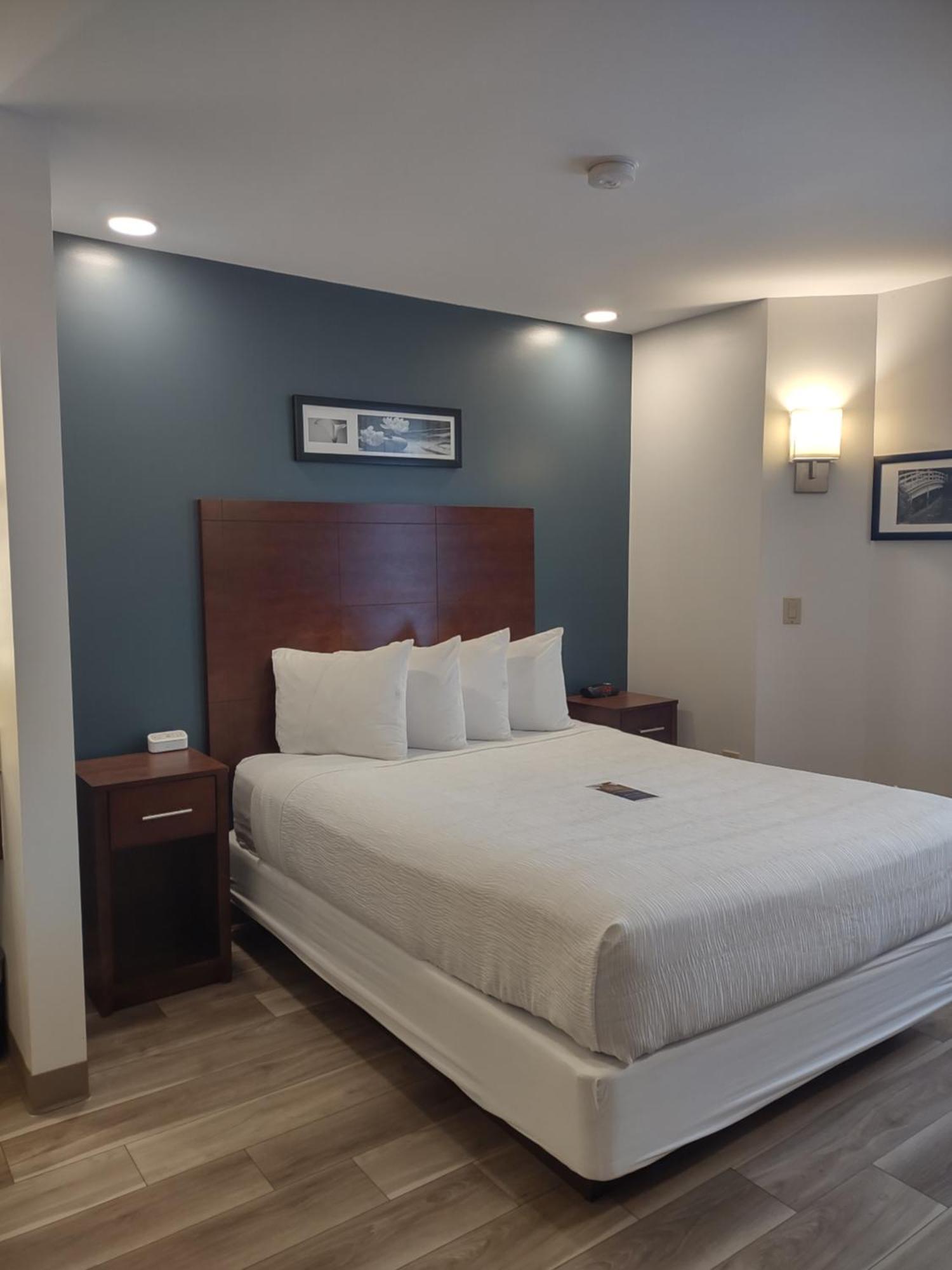 Baymont By Wyndham Flat Rock Hotel Exterior foto