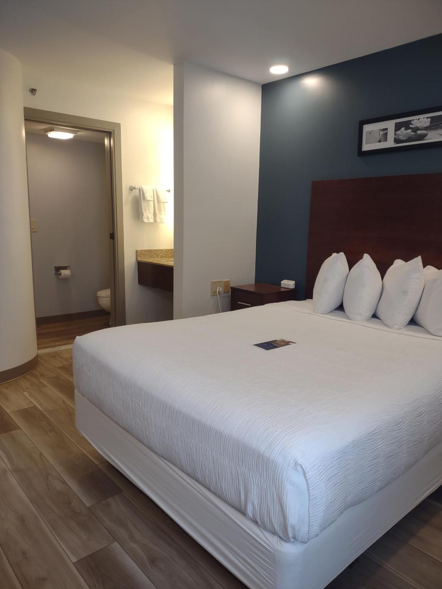 Baymont By Wyndham Flat Rock Hotel Exterior foto