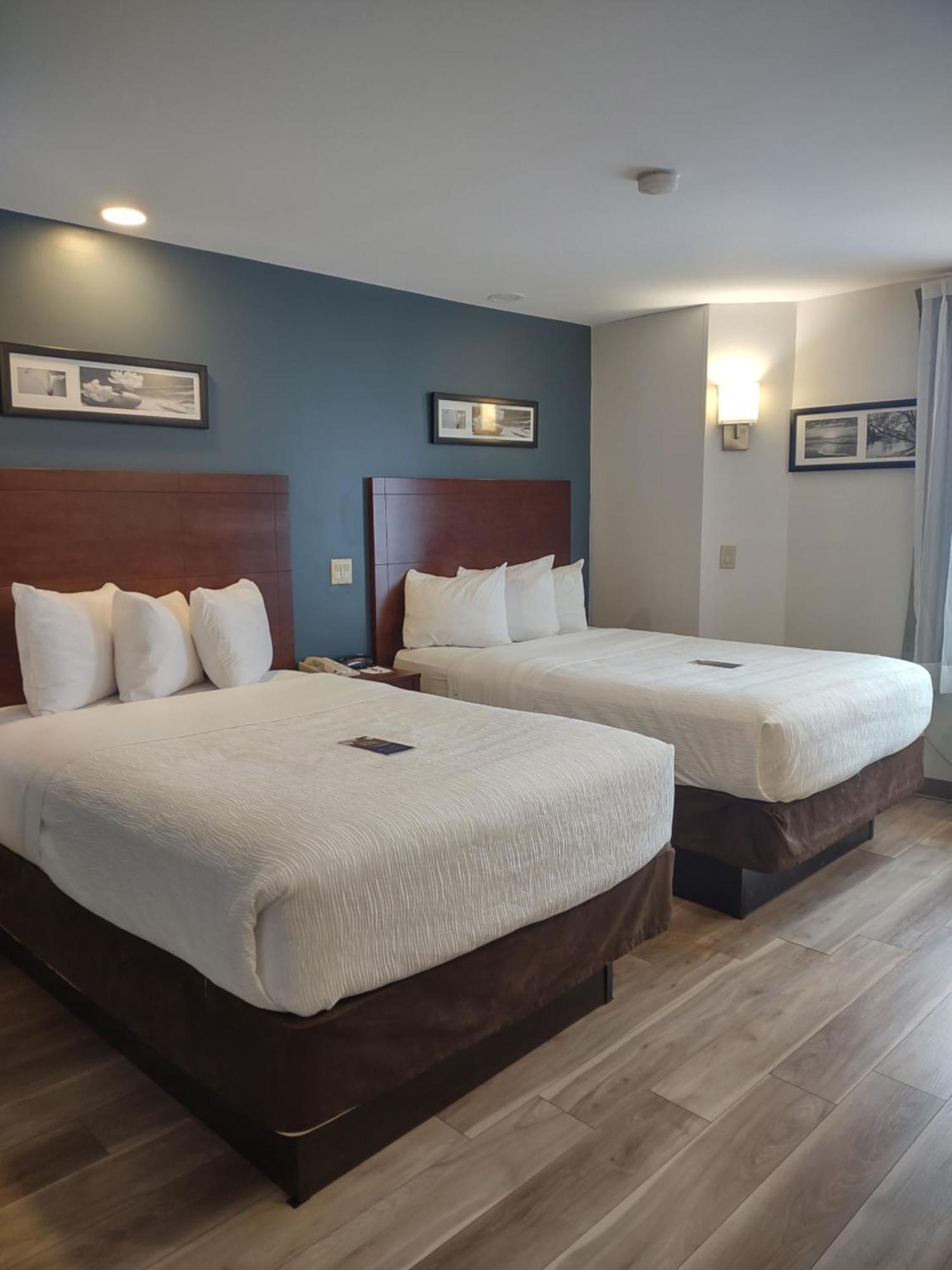 Baymont By Wyndham Flat Rock Hotel Exterior foto