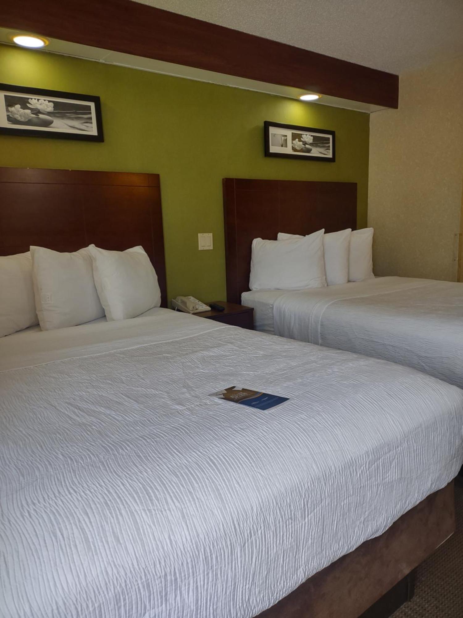 Baymont By Wyndham Flat Rock Hotel Exterior foto