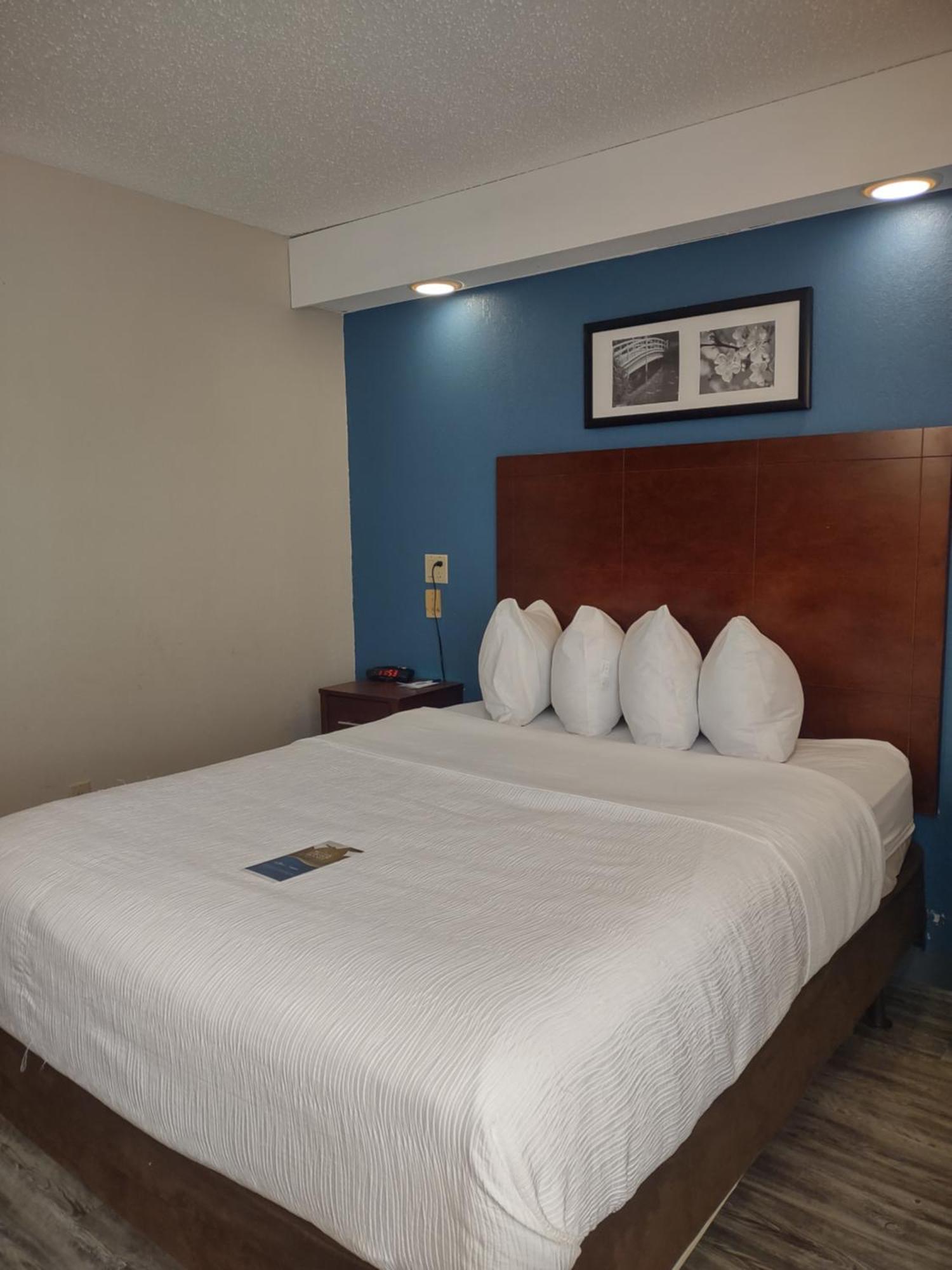 Baymont By Wyndham Flat Rock Hotel Exterior foto