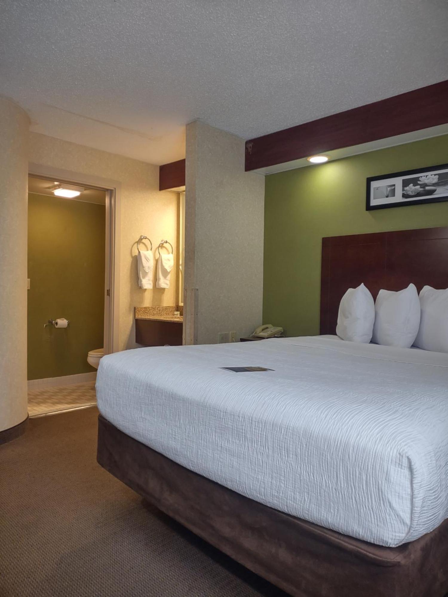 Baymont By Wyndham Flat Rock Hotel Exterior foto