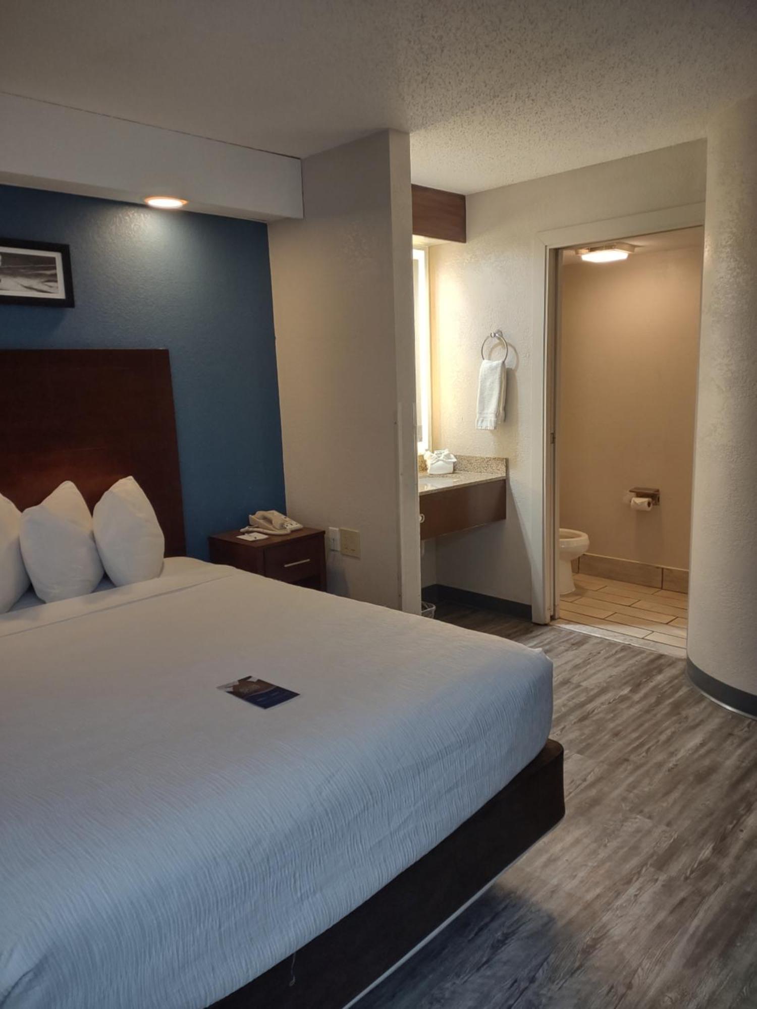 Baymont By Wyndham Flat Rock Hotel Exterior foto